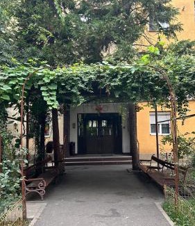 Drobeta-Turnu Severin Apartment | Discover Luxury Est One: Rated 10/10 Family Retreat