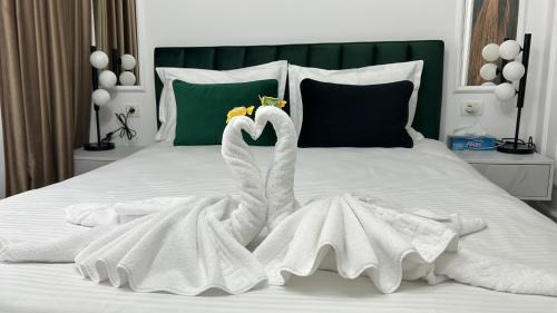 Drobeta-Turnu Severin Apartment | Discover Luxury Est One: Rated 10/10 Family Retreat