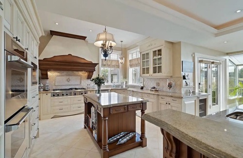 Halton Hills House | Elegant Estate Retreat in Halton with Private Pool & Breakfast