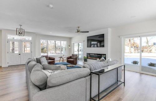 Wooded Estates House | Elegant Estate with Stadium Views, Perfect for Families