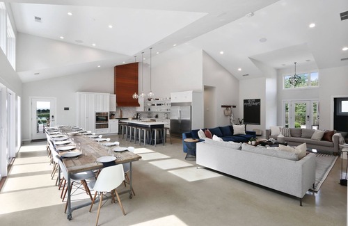 Union Pier House | Premier Estate with Pool, Hot Tubs & Sports Courts Near Lake
