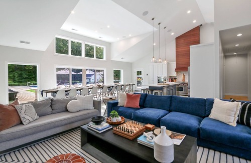Union Pier House | Premier Estate with Pool, Hot Tubs & Sports Courts Near Lake