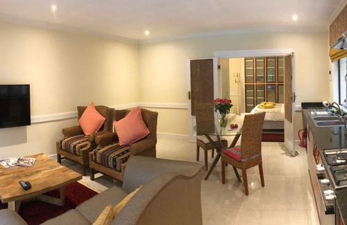 Bedfordview Apartment | Elegant Executive Apartment with Pool and Garden Views