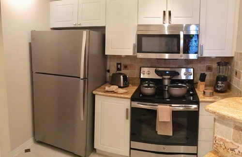 South Shore Harbour Condo | Exquisite Executive Apartment with Pool & Spa - Rated 9.8