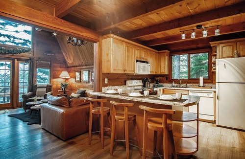 Snowshoe House | North Westridge 111: Family-Friendly Retreat with Hot Tub