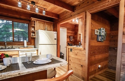 Snowshoe House | North Westridge 111: Family-Friendly Retreat with Hot Tub