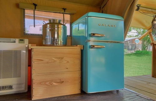 Navasota RV Rental | Family-Friendly Glamping at BeeWeaver Honey Farm