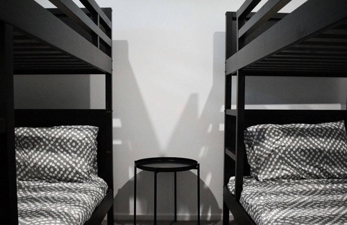 Kennington Apartment | Luxury family home with pool. 3 minutes from CBD.