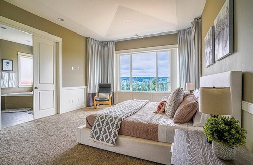 Education Hill House | Family Retreat with Scenic Sammamish Valley Views