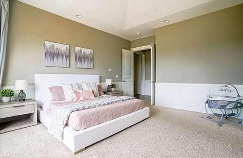 Education Hill House | Family Retreat with Scenic Sammamish Valley Views
