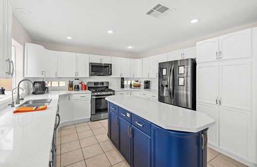 Spring Valley House | Family Serenity: Pool & Spa Retreat in Las Vegas Red Rock
