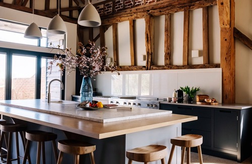 Eye House | Unique Farm Barn Retreat with Hot Tub in Rural Suffolk