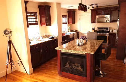 Watertown House | Elegant Boston Getaway - Pet Friendly & Family-Oriented
