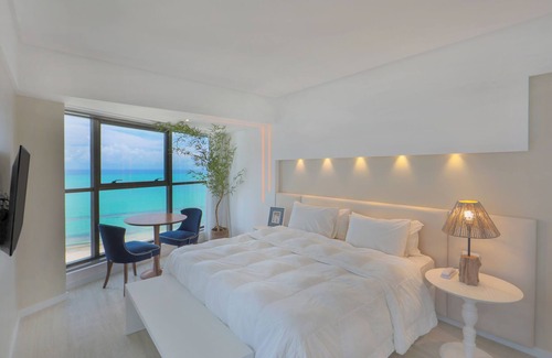 Pina Apartment | Elegant High-Floor Flat with Ocean View at Boa Viagem