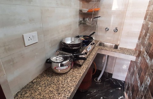 Lajpat Nagar Apartment | Comfortable Flat in Lajpat Nagar with Fully Equipped Kitchen