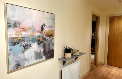 Kilmainham Apartment | Inviting Flat with Breathtaking View and Family Amenities