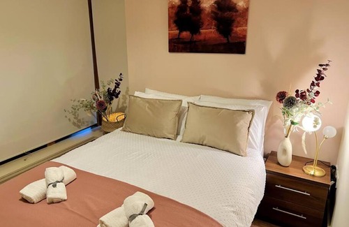Kilmainham Apartment | Inviting Flat with Breathtaking View and Family Amenities