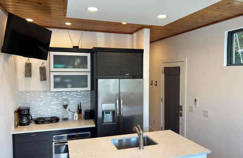 Sanford Boat Rental | Unforgettable Floating House Experience at Boat Tree Marina