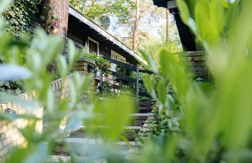 Langstraat Cottage | Relaxing Forest Retreat with Hot Tub and Spa in Limburg