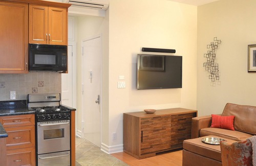 Upper West Side Apartment | Guest Rated: 9.8 - Cozy 1BR with Deck & Washer/Dryer