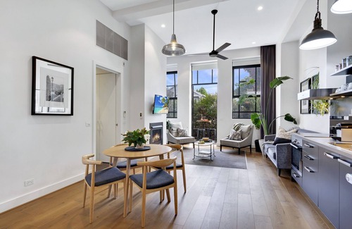 Geelong Apartment | Exceptional Garden Apartment - Steps from CBD and Ocean Views