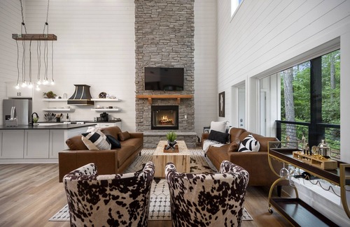 Pickens Cabin | Indulgent Mini Golf Retreat with Hot Tub and RV Parking