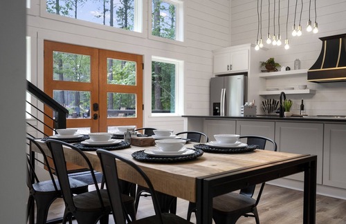 Pickens Cabin | Indulgent Mini Golf Retreat with Hot Tub and RV Parking