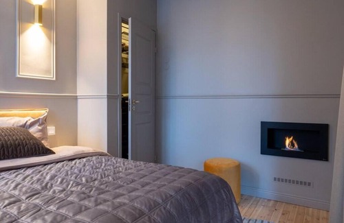Kallio Apartment | Inviting One-Bedroom Suite with Fireplace - Rated 9/10