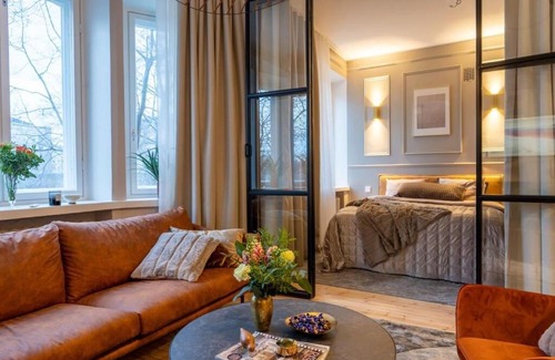 Kallio Apartment | Inviting One-Bedroom Suite with Fireplace - Rated 9/10