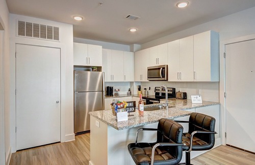 Chosewood Park Apartment | Tranquil Escape with Pool, Gym, Balcony & Netflix