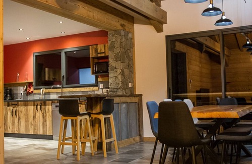 La Bresse Ski Chalet | Elegant Gite with Sauna and Climbing Room Near the Lake
