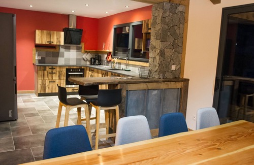 La Bresse Ski Chalet | Elegant Gite with Sauna and Climbing Room Near the Lake