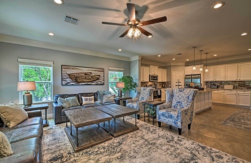 Granbury House | Charming Granbury Home Steps to Lake with Game Room!