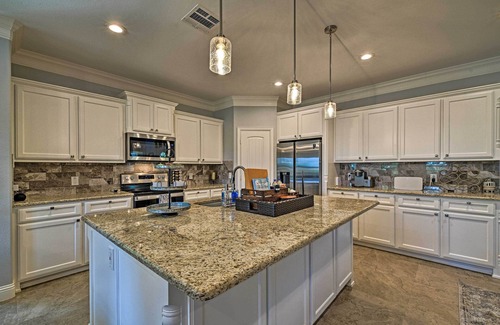 Granbury House | Charming Granbury Home Steps to Lake with Game Room!
