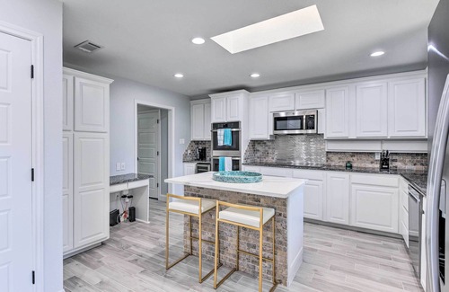 Granbury House | Elegant Granbury Home with Private Boat Dock & Spa
