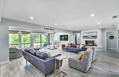 Granbury House | Elegant Granbury Home with Private Boat Dock & Ocean View