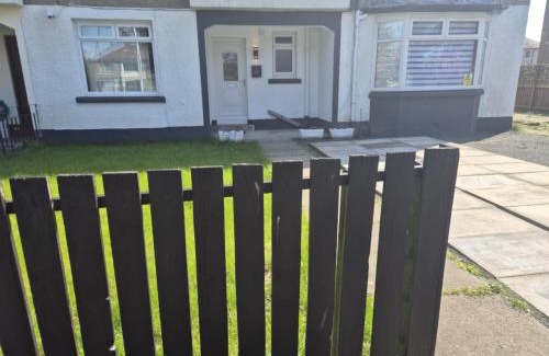 Grangemouth Apartment | Luxury Grangemouth accomodation with free parking