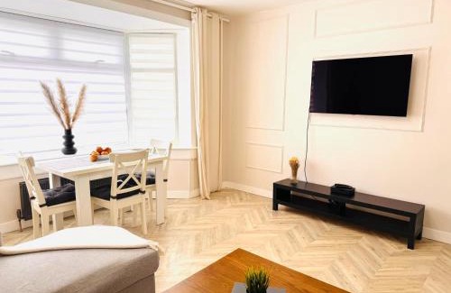 Grangemouth Apartment | Luxury Grangemouth accomodation with free parking