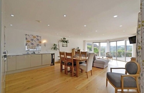 Mevagissey Apartment | Oceanfront Apartment for 5 with Delightful Ocean Views