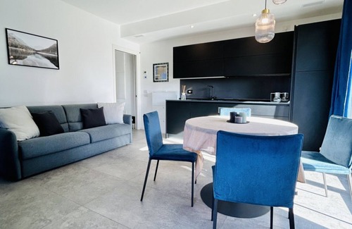 Alba Apartment | Pet-Friendly Groundfloor Retreat with Oceanfront Views