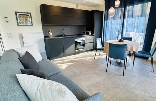 Alba Apartment | Pet-Friendly Groundfloor Retreat with Oceanfront Views