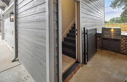 College Park Apartment | Luxury Guest House | Pvt. Parking | @ Kyle Field