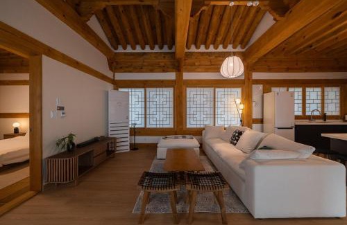 Gimpo Apartment | Luxury Hanok Red Serenity