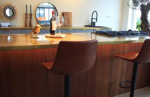 Oud-Loosdrecht Apartment | Elegant Harbour Suite with Private Parking & Top Amenities