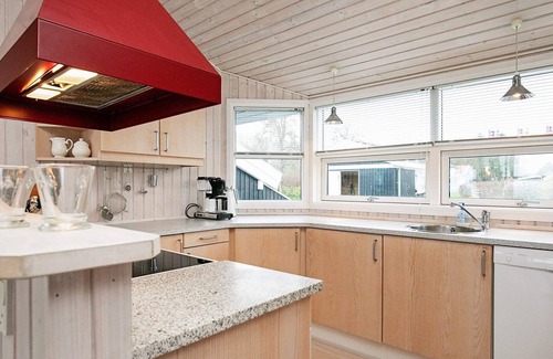 Vemmenæs House | Spacious 6-Person Holiday Home with Oceanfront Views