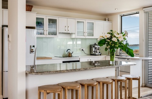 Hayborough House | Luxury @ Hayborough.Getaway with Sea, Town & Island Views. Woodfire & firepit