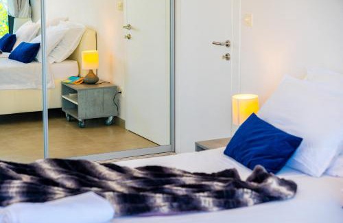 Lumbarda Apartment | Serene Hidden Oasis at Greca - 4-Star Oceanfront Retreat