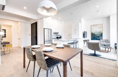 Mile End Apartment | Elegant 1BDR with AC in Prime Location, Pet-Friendly Stay