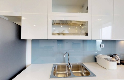 Trang Tien Apartment | Elegant 3-Bedroom Vinhomes Metropolis Apartment with Spa