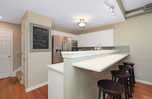Cherokee Triangle Condo | Luxury Highlands Townhouse, WALK TO ALL, 2 king 2.5 bath, fireplace,
